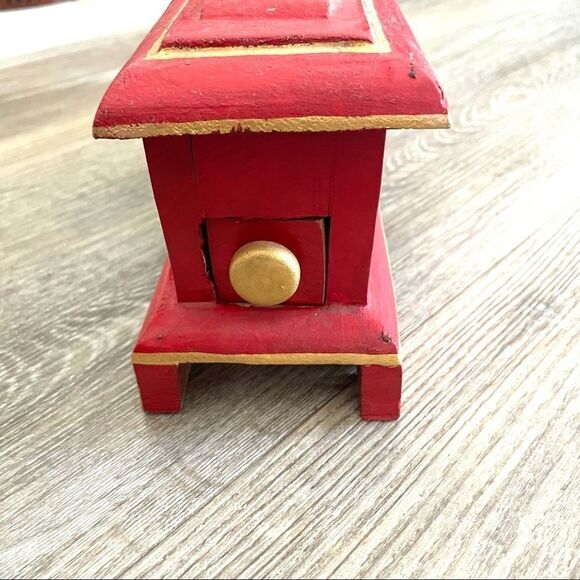 Red carved wooden incense burner - Picture 13 of 16